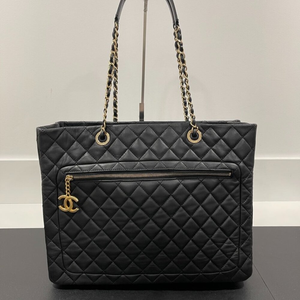 Chanel Lambskin Quilted CC Pocket Shopping Tote Black with CC Charm (JB1401)